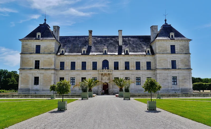 Château d'Ancy-le-Franc — château à Ancy-le-Franc, Yonne, façade, classé mh