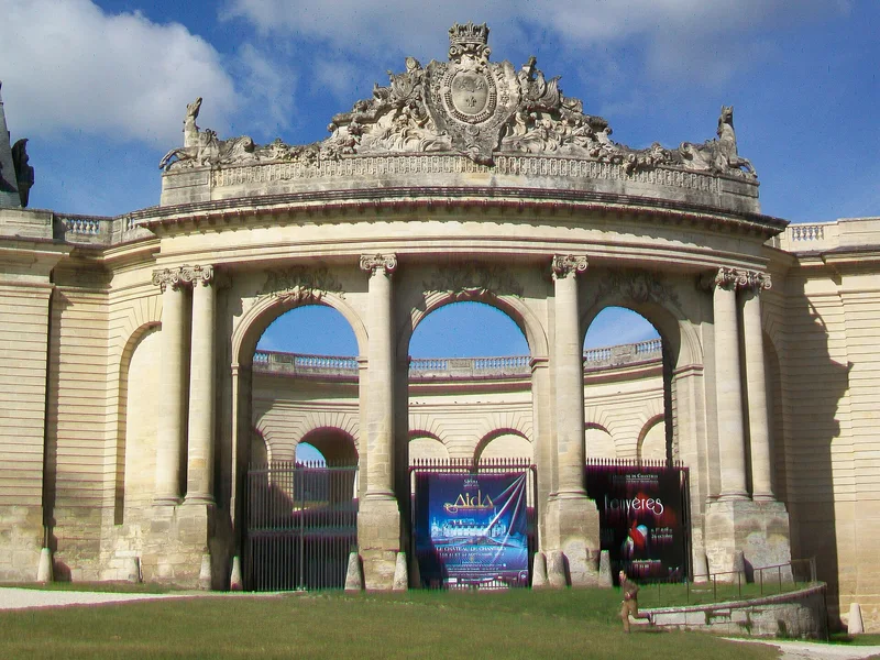 Château de Chantilly (Chantilly) Château de Chantilly — château à Chantilly, Oise, façade, classé mh