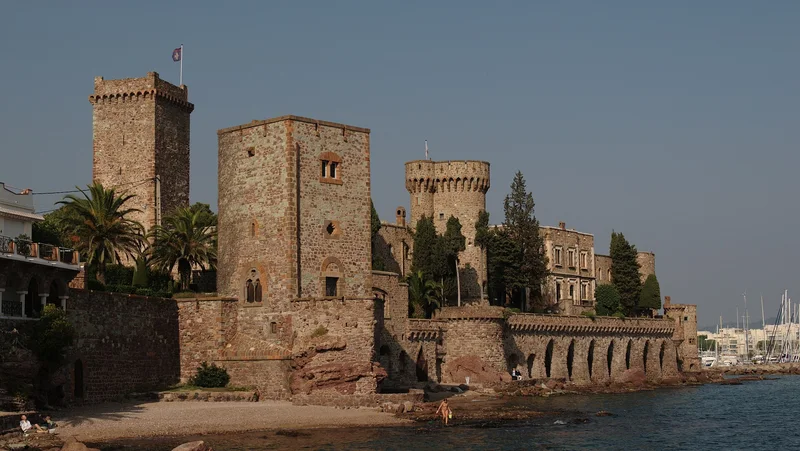 Château de la Napoule — château à Mandelieu-la-Napoule, Alpes-Maritimes, façade, classé mh