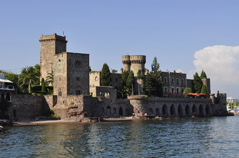 Château de la Napoule — château à Mandelieu-la-Napoule, Alpes-Maritimes, intérieur, classé mh