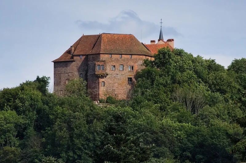Château de la Petite-Pierre (La Petite-Pierre) Château de la Petite-Pierre — château à La Petite-Pierre, Bas-Rhin, vue de nuit, classé mh