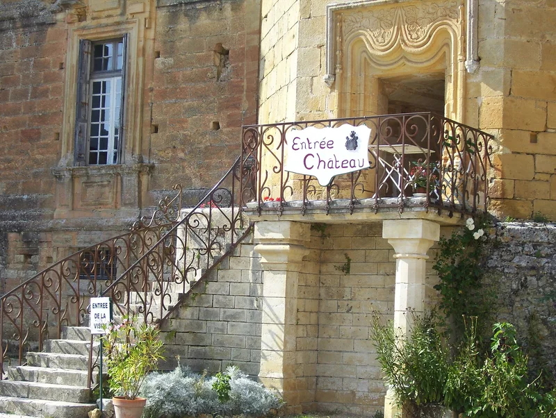 Château de Lanquais (Lanquais) Château de Lanquais — château à Lanquais, Dordogne, intérieur, classé mh