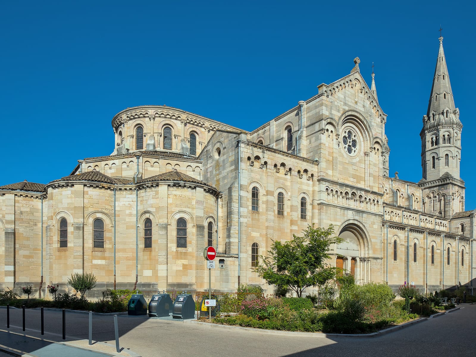 Église Saint-Pierre de Mâcon (vieille église) — édifice religieux à Mâcon (Saône-et-Loire (71)) (71), monument historique (Inscrit MH)