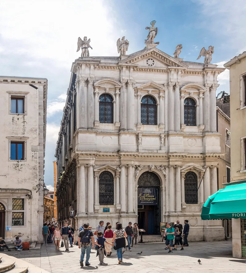 Façade de La Scuola Grande di San Teodoro