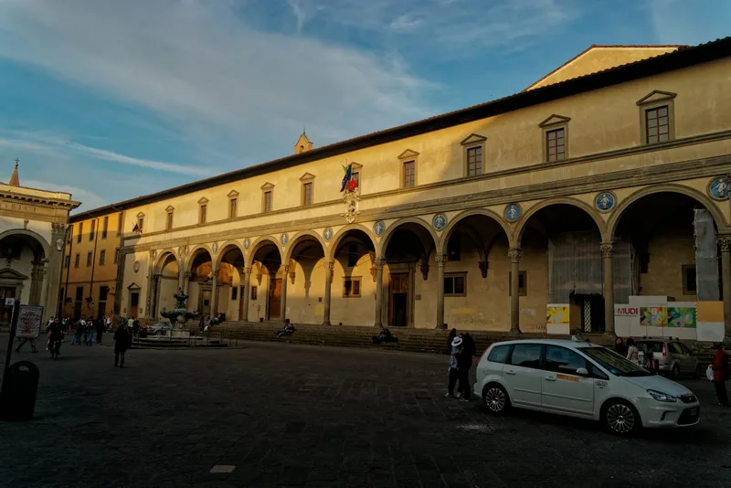 La loggia de Brunelleschi de l'hôpital des Innocents à Florence