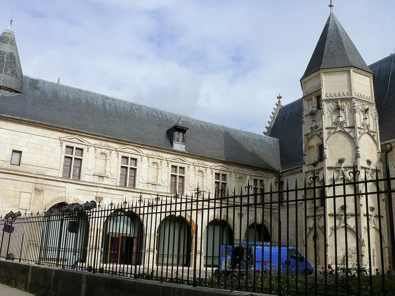 Hôtel des Échevins (Musée Estève)