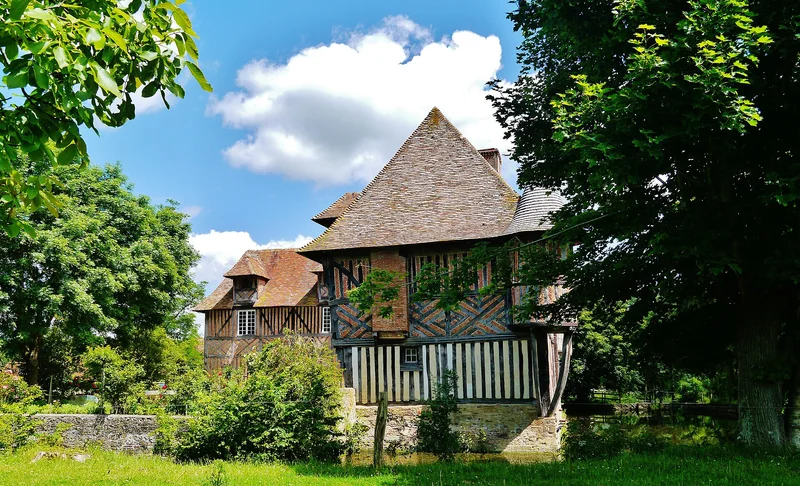 Manoir de Coupesarte (Coupesarte) Manoir de Coupesarte — château à Coupesarte, Calvados, intérieur, classé mh
