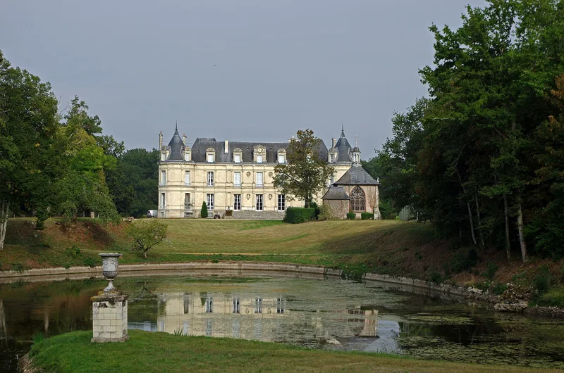Manoir de Luynes (Luynes) Manoir de Luynes — château à Luynes, Indre-et-Loire, intérieur, classé mh