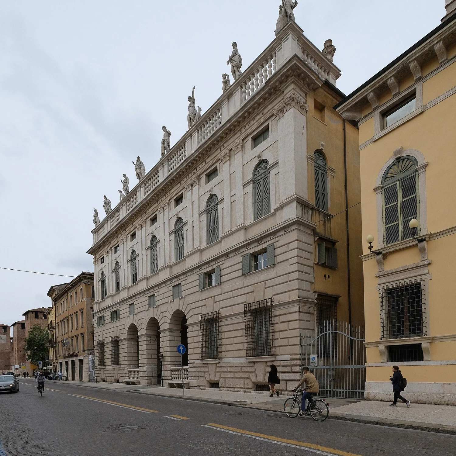 Palazzo Canossa