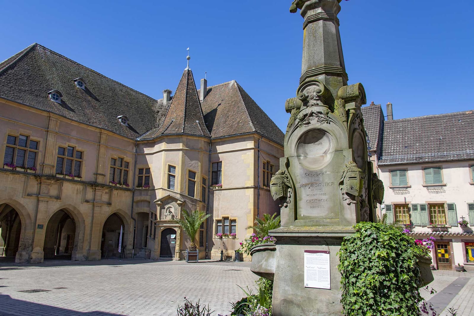 Le Palais de la Régence — édifice public à Ensisheim (68), monument historique (Classé MH)