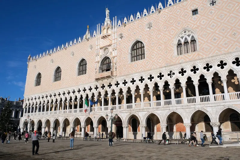La façade gothique du palais des Doges à Venise