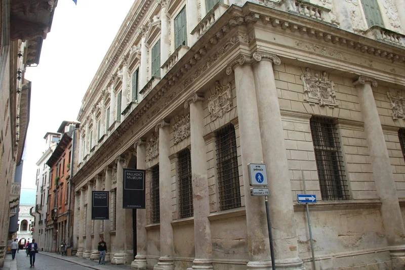 Façade de Le Palazzo Barbaran da Porto à Vicence (Palladio)