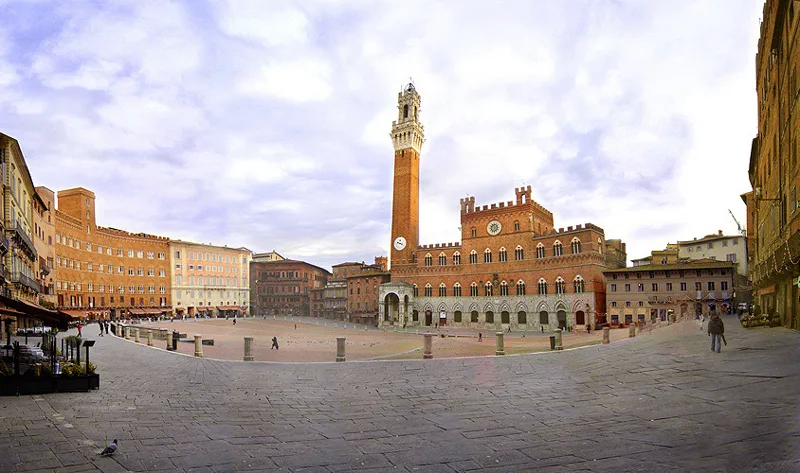 Le Palazzo Pubblico de Sienne sur la Piazza del Campo