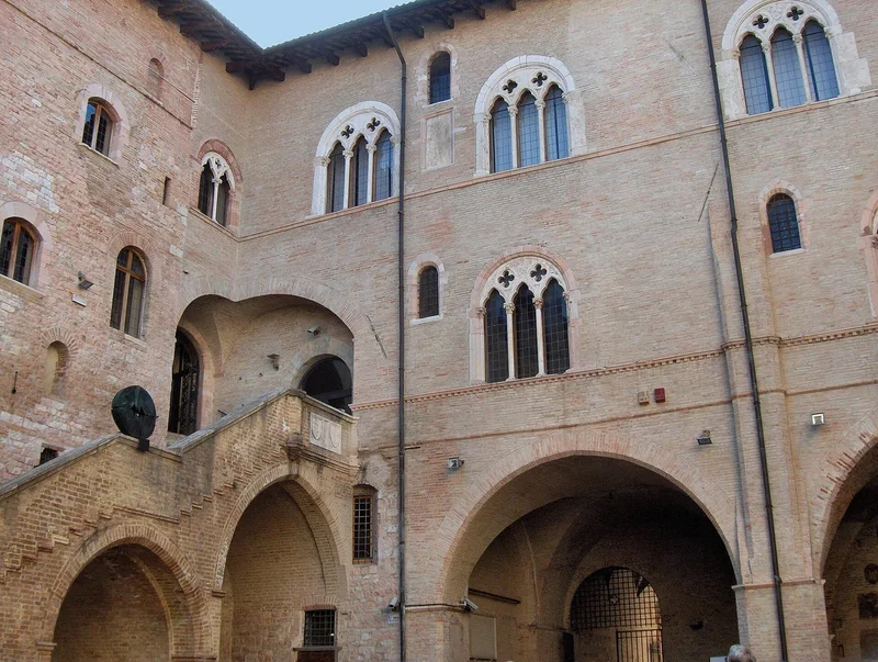 Le Palazzo Trinci de Foligno dans son environnement