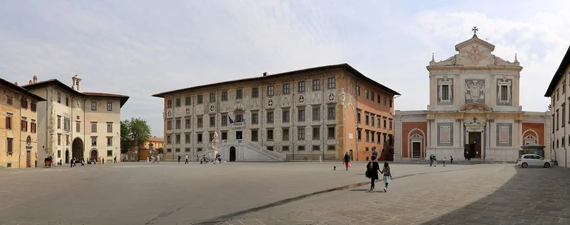 La Piazza dei Cavalieri de Pise dans son environnement