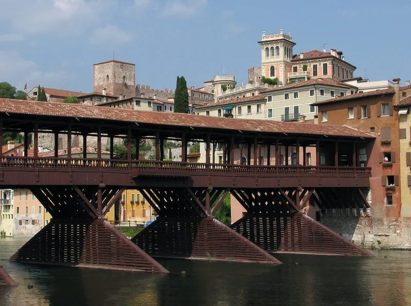 Vue de Le Pont de Palladio (Ponte degli Alpini) à Bassano