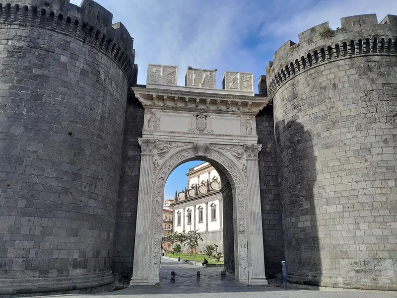 Vue de La Porta Capuana à Naples