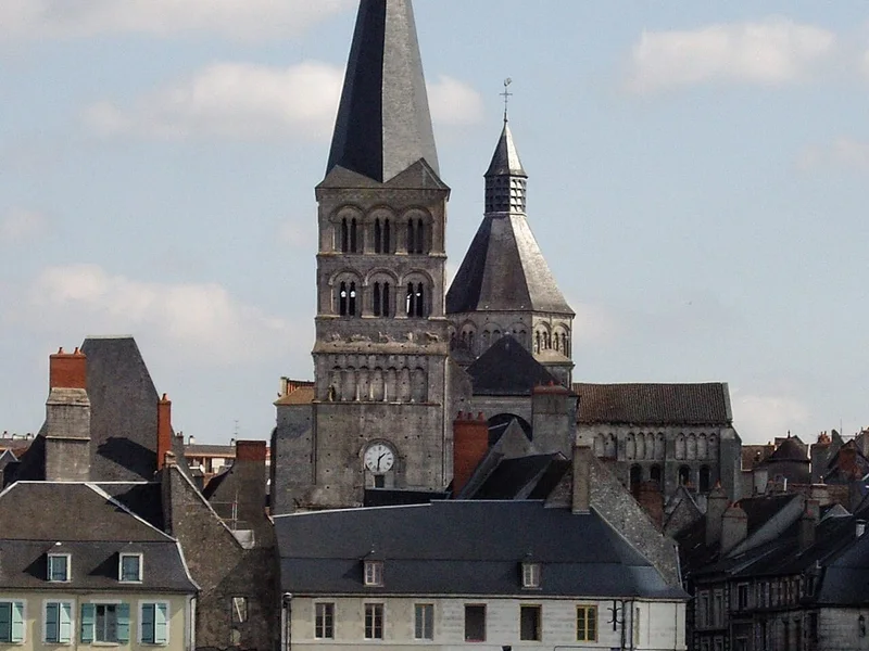 Prieurale Sainte-Croix-Notre-Dame de La Charité-sur-Loire — édifice religieux à La Charité-sur-Loire (58), monument historique (Classé MH) — vue 2
