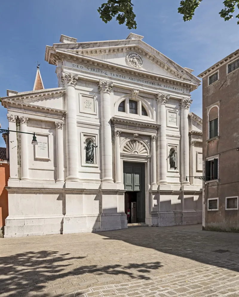 Façade palladienne de l'église San Francesco della Vigna à Venise