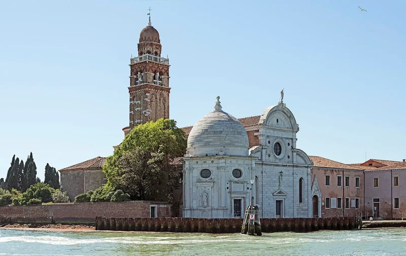 Intérieur de L'église San Michele in Isola