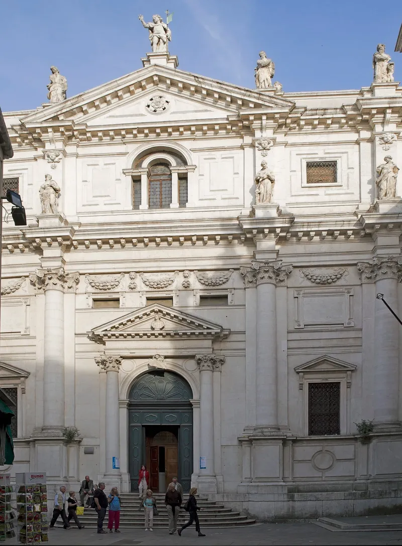 Façade baroque de l'église San Salvador à Venise