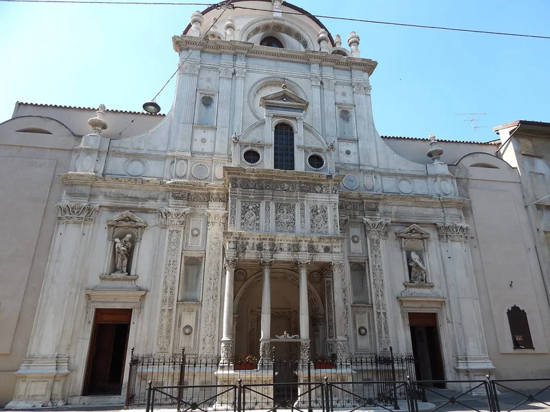Façade de Santa Maria dei Miracoli à Brescia