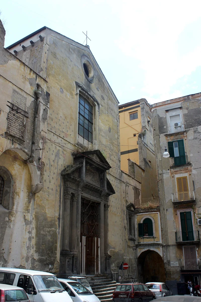 Vue de L'église Santa Maria delle Grazie a Caponapoli à Naples
