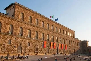 Salle de la Galleria Palatina : accrochage « à l'ancienne » des collections Médicis.