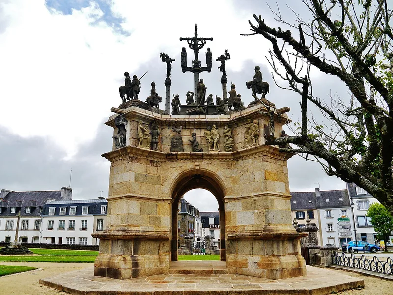 Calvaire monumental de Sainte-Marie-du-Ménez-Hom