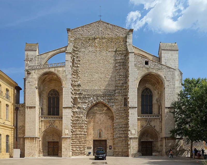 Le Cloître gothique et l'ancien couvent des Dominicaines