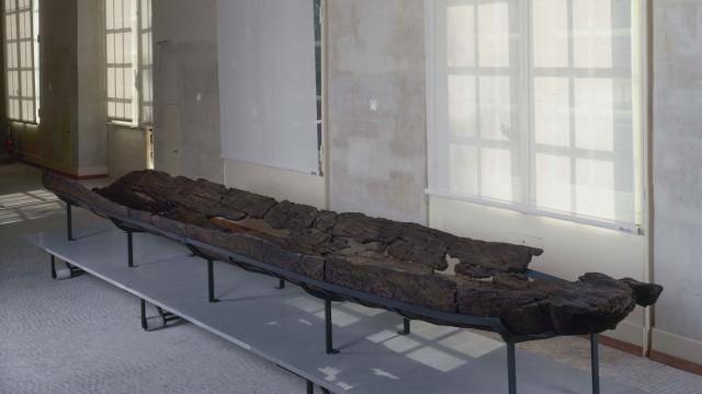 Pirogue monoxyle en chêne (pirogue de Bercy)