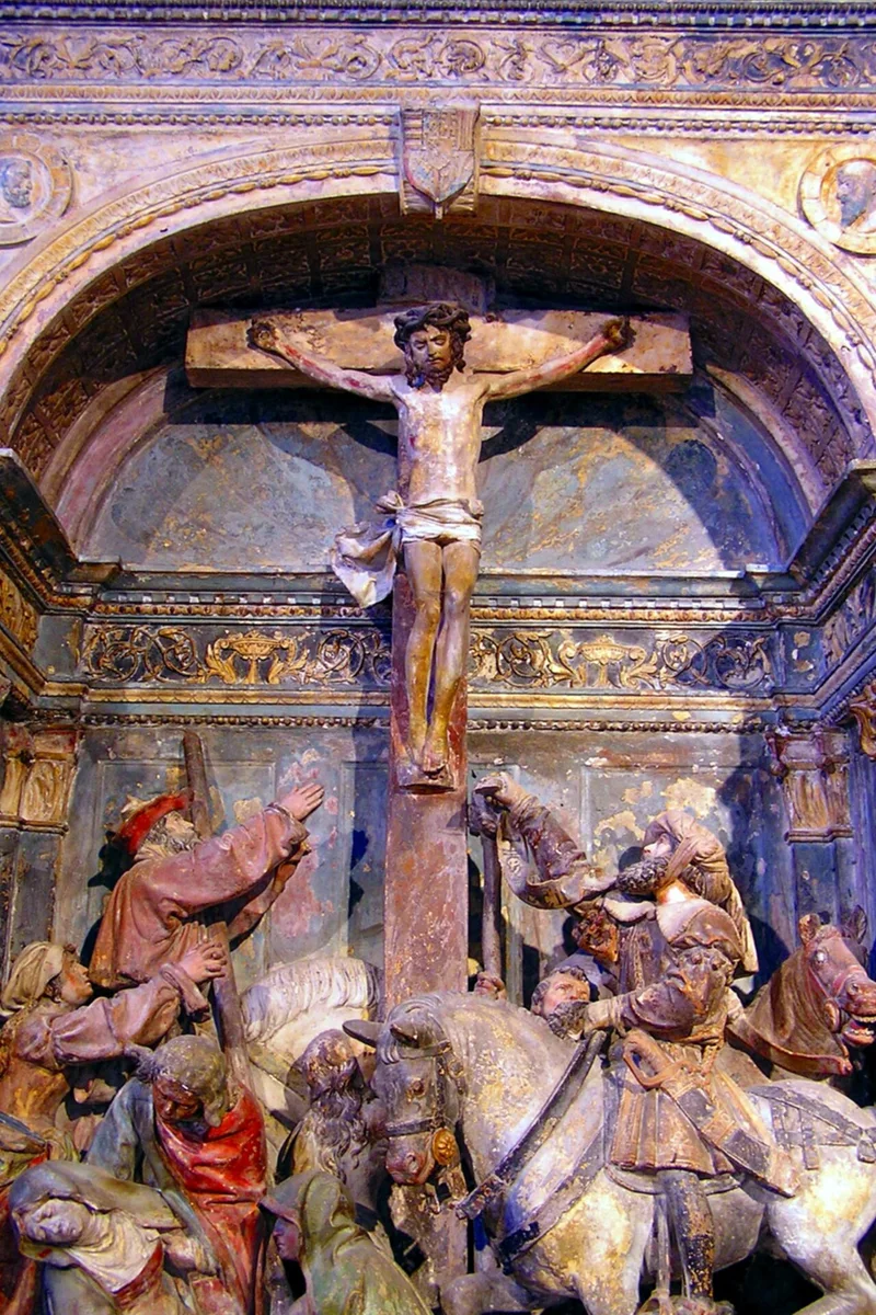 Panneau central du retable de la Passion de Ligier Richier : la Crucifixion, pierre polychrome