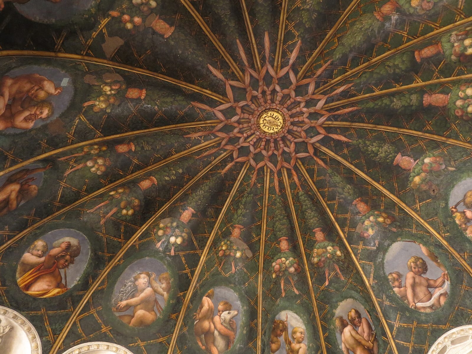 Intérieur de Le Corrège à Parme (Camera di San Paolo et coupole du Duomo)