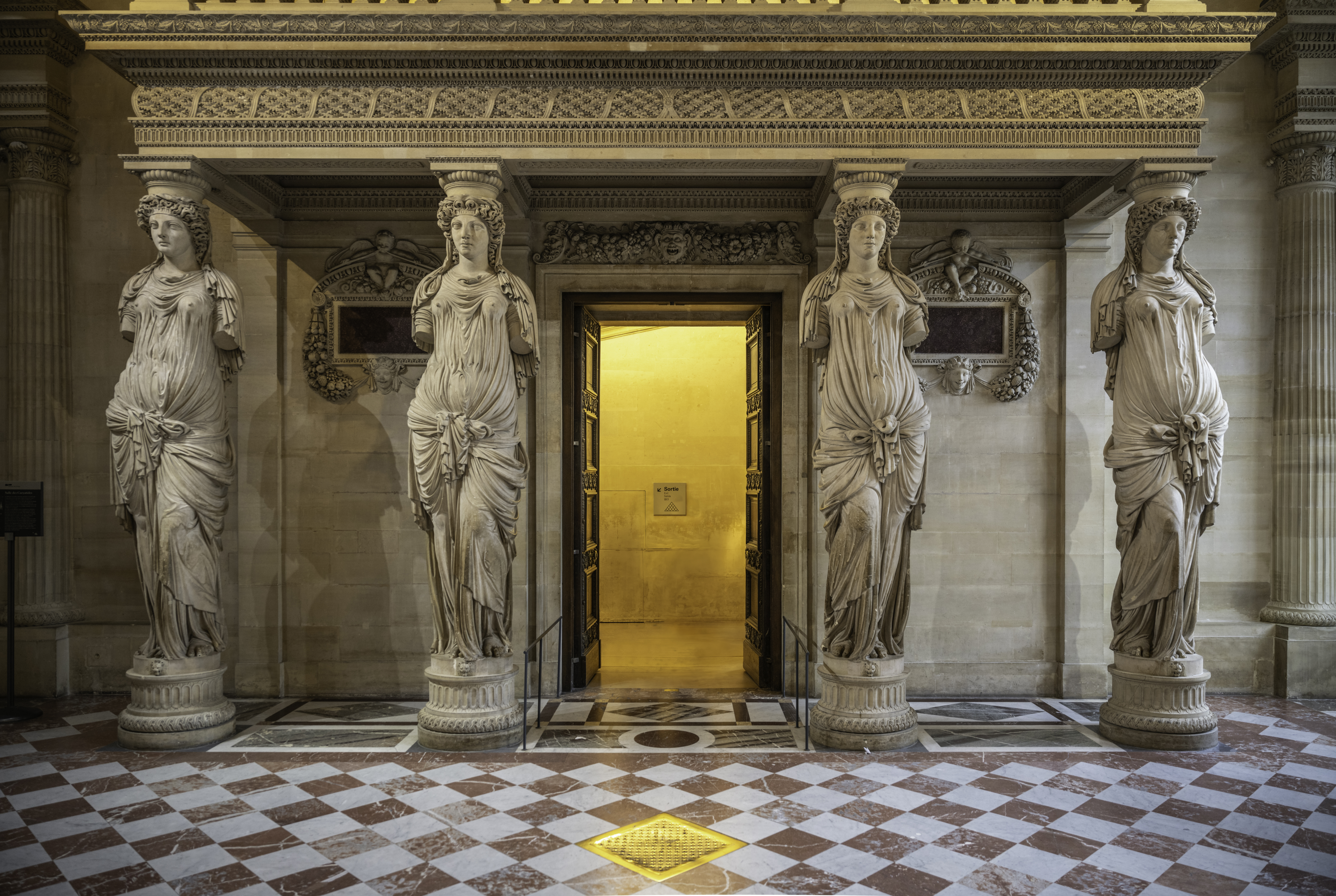 Cariatides de la Salle des Caryatides du Louvre